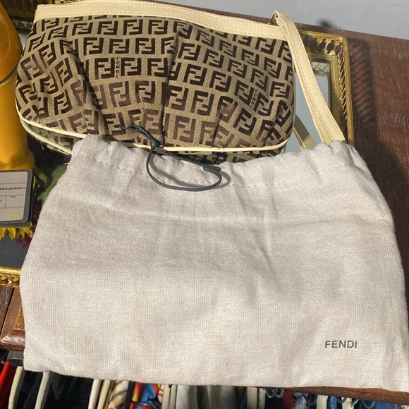 Fendi wristlet - Picture 9 of 11